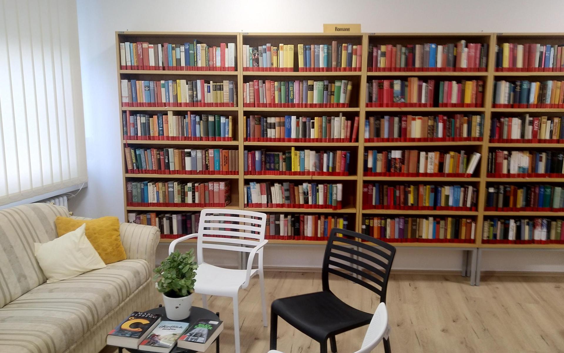 Innnenansicht der Bücherei Steinbrunn (2025)